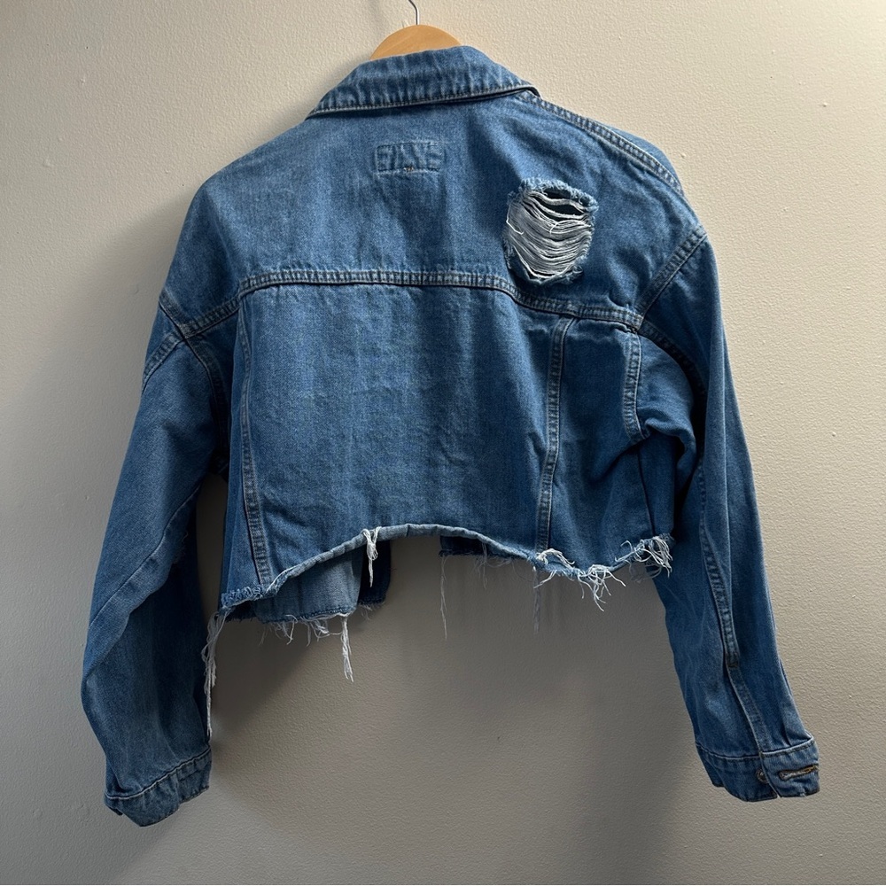 Forever 21 Distressed Light Blue Wash, Frayed Hem Stretch Jean Jacket Size M - Picture 3 of 9